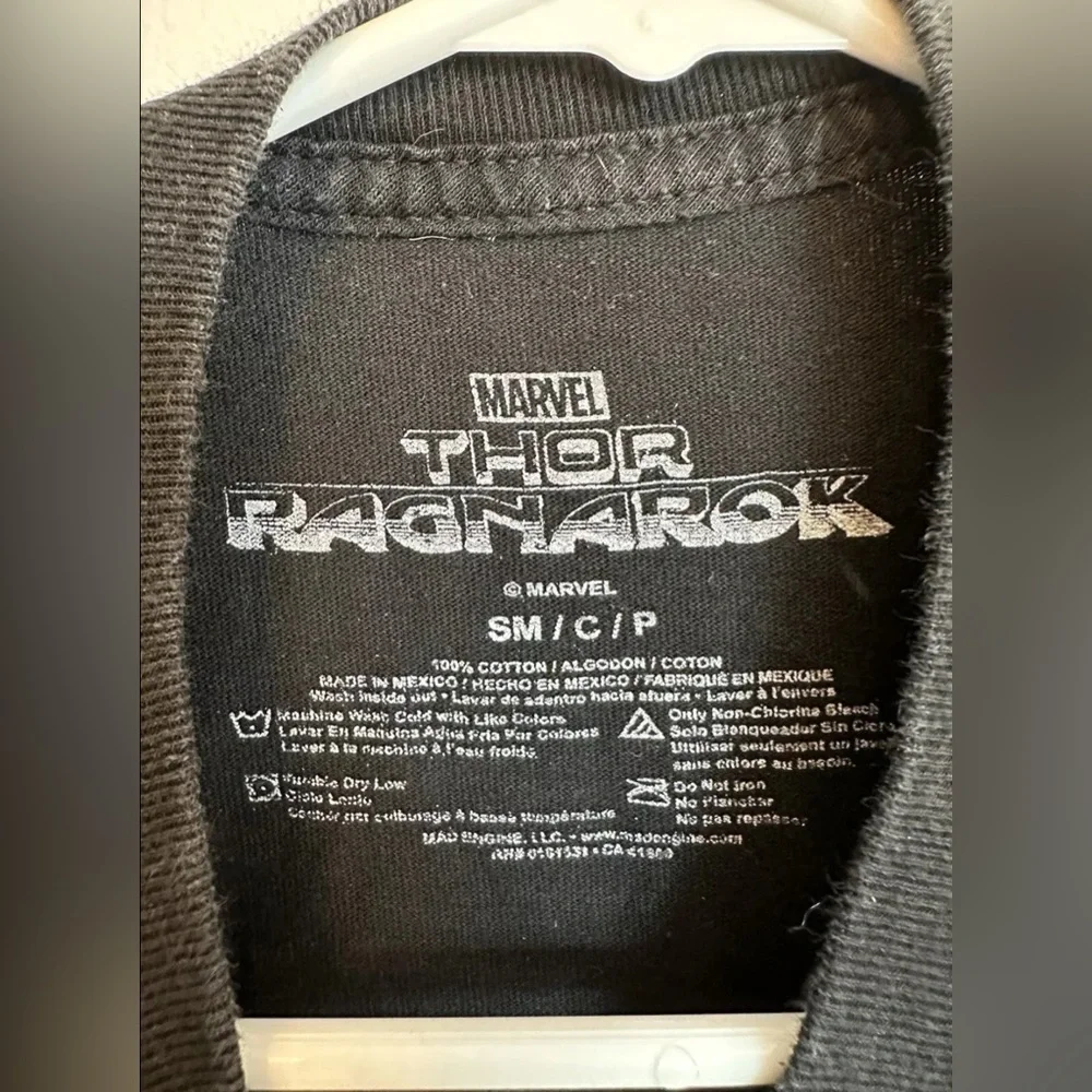 Thor Hulk Ragnarok Marvel Brand Mens Size Small Short Sleeved TeeShirt Black Top - Picture 3 of 4